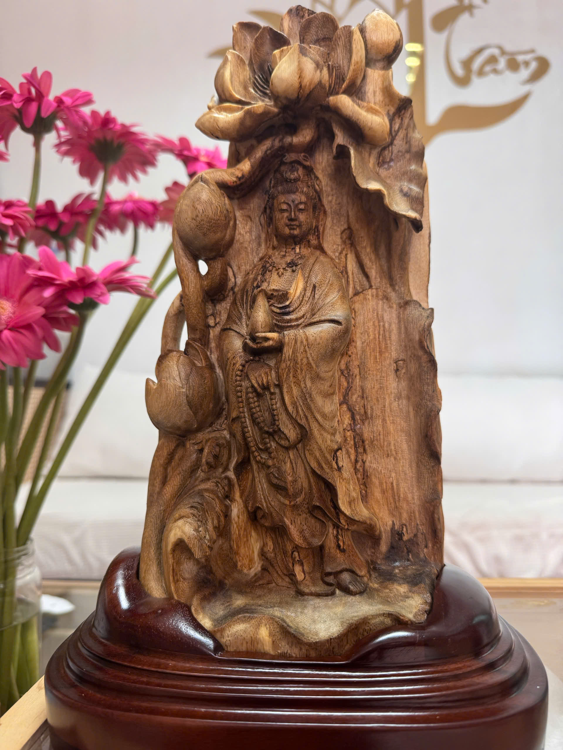 Vietnamese Agarwood Guanyin Sculpture – 34cm Hand-Carved Oud Art