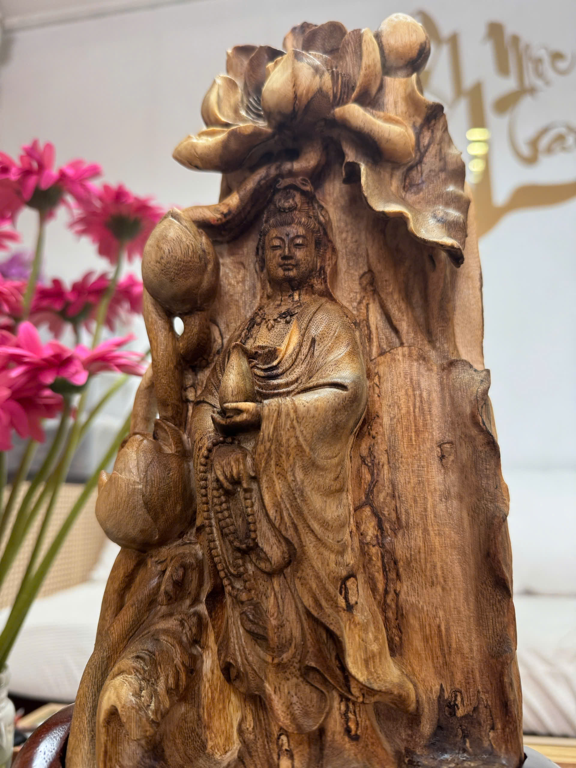 Vietnamese Agarwood Guanyin Sculpture – 34cm Hand-Carved Oud Art