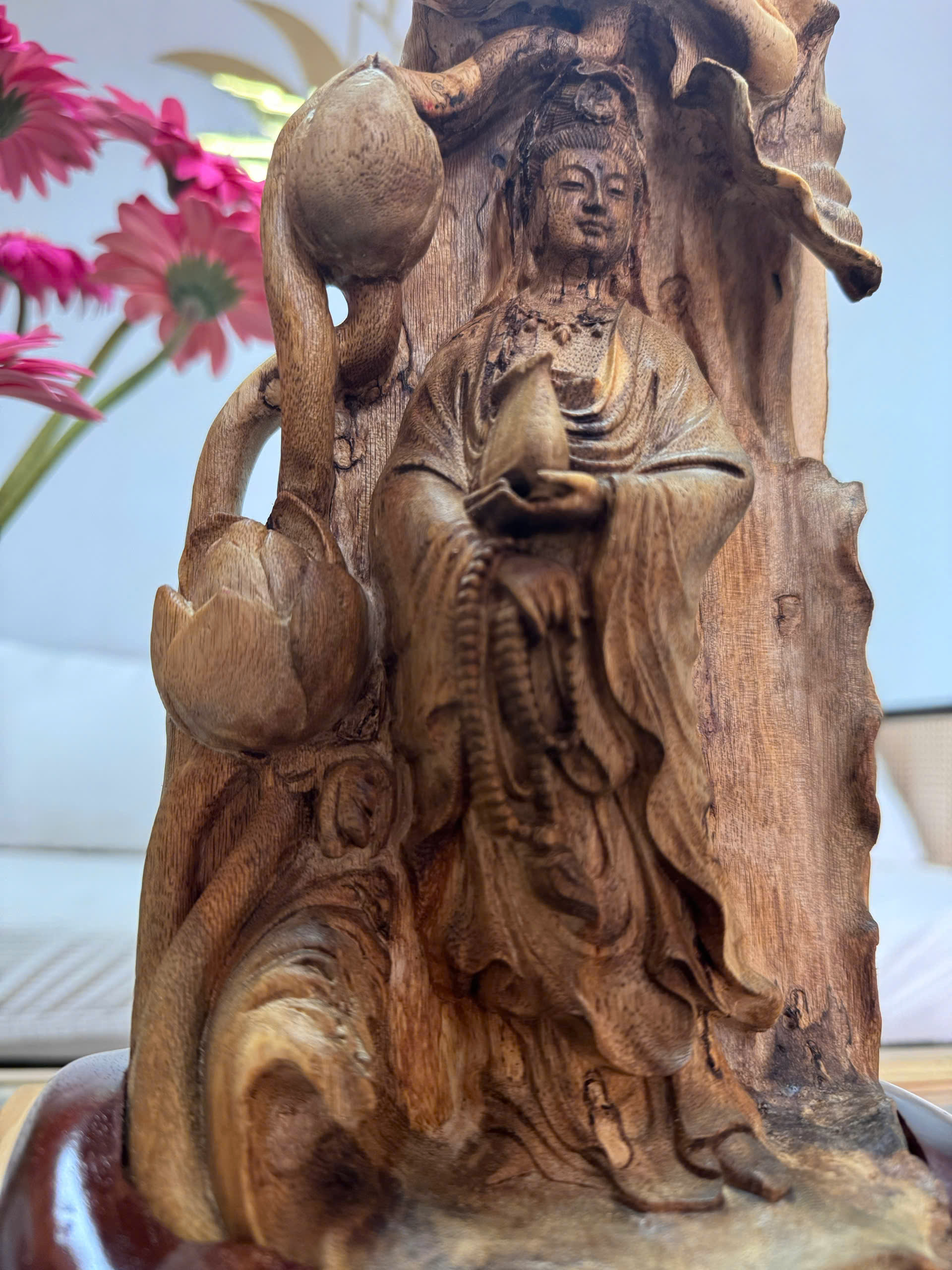 Vietnamese Agarwood Guanyin Sculpture – 34cm Hand-Carved Oud Art