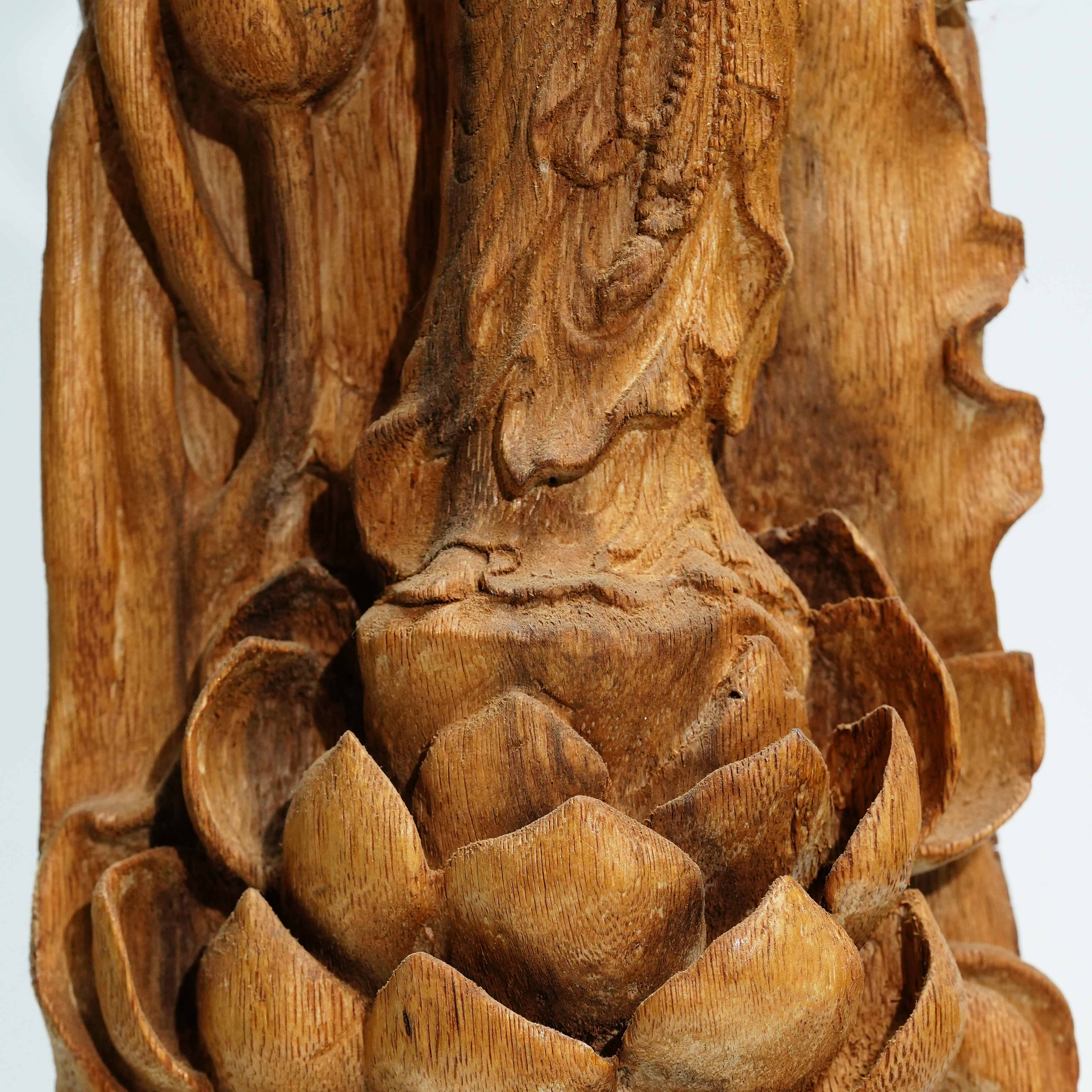 Natural Agarwood Guanyin Statue On Lotus – Premium Spiritual Oud Sculpture
