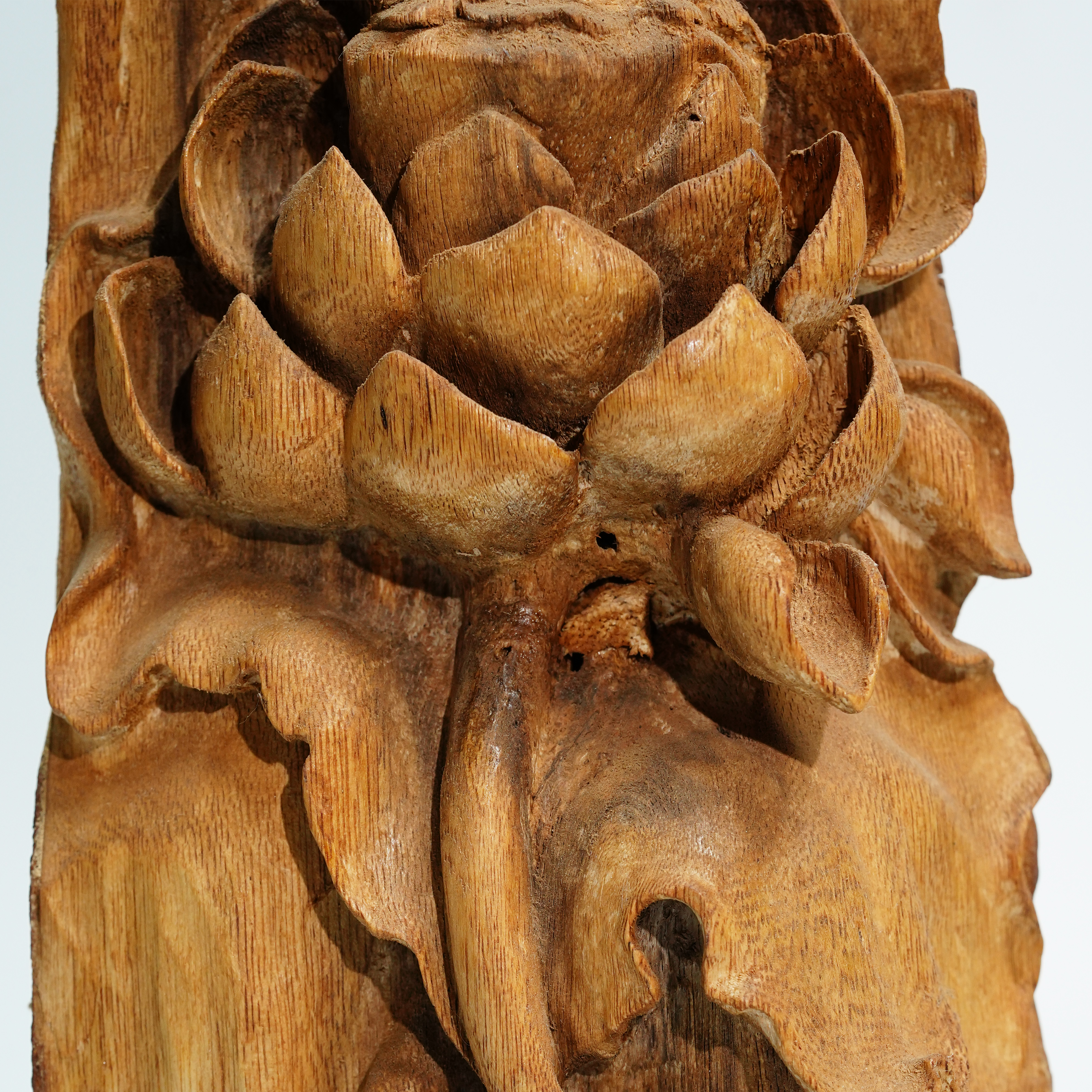 Natural Agarwood Guanyin Statue On Lotus – Premium Spiritual Oud Sculpture