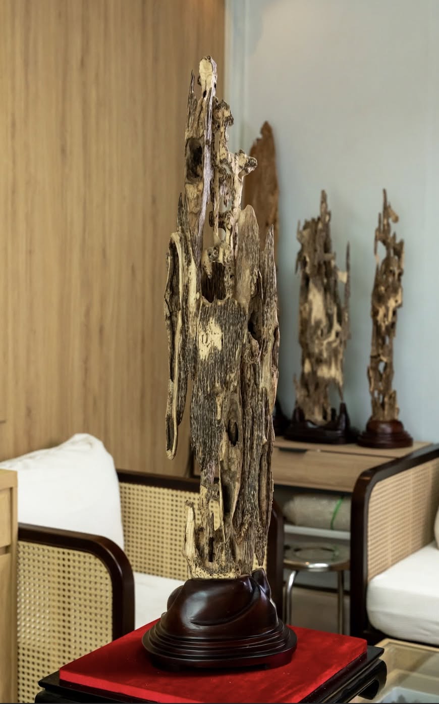 NATURAL AGARWOOD DISPLAY PIECE – 86 CM TALL