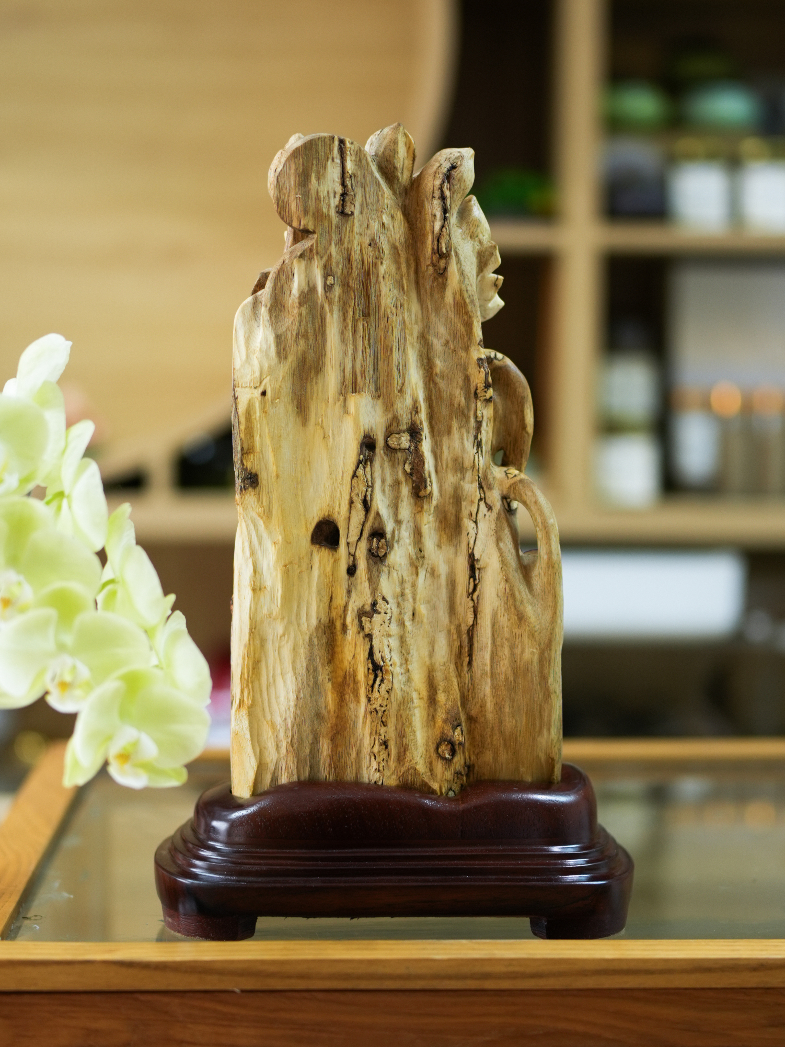 Vietnamese Agarwood Guanyin Sculpture – 34cm Hand-Carved Oud Art