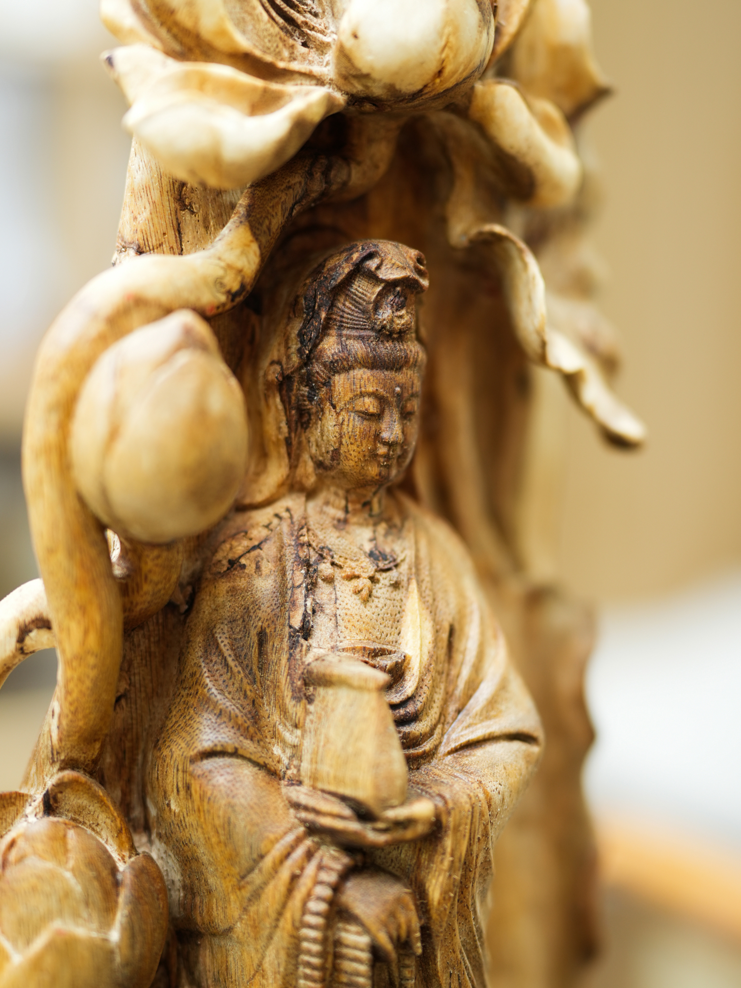 Vietnamese Agarwood Guanyin Sculpture – 34cm Hand-Carved Oud Art