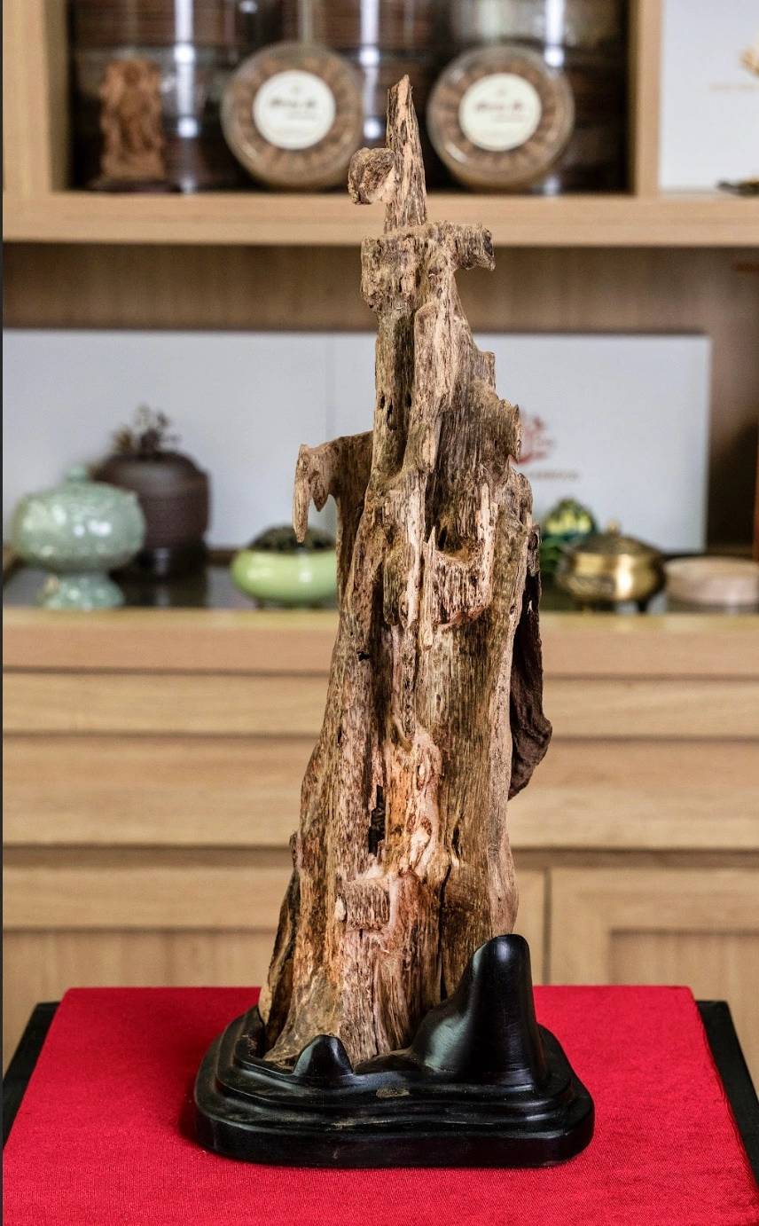 Feng Shui Agarwood Sculpture – 47cm Natural Home Decoration Oud