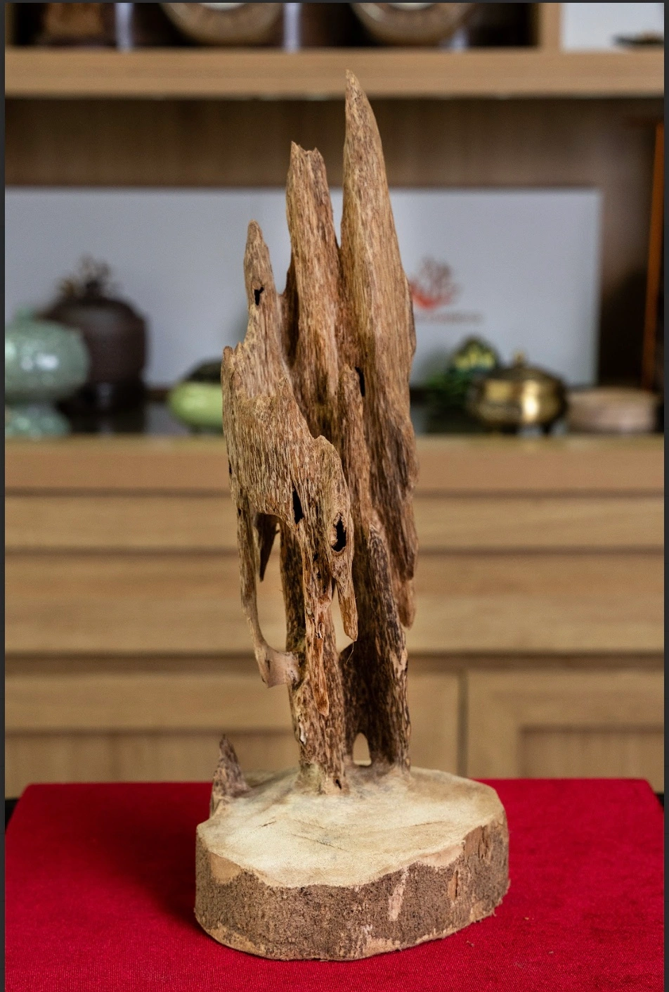 Vietnamese Natural Agarwood Sculpture – 15cm Decorative Oud Display