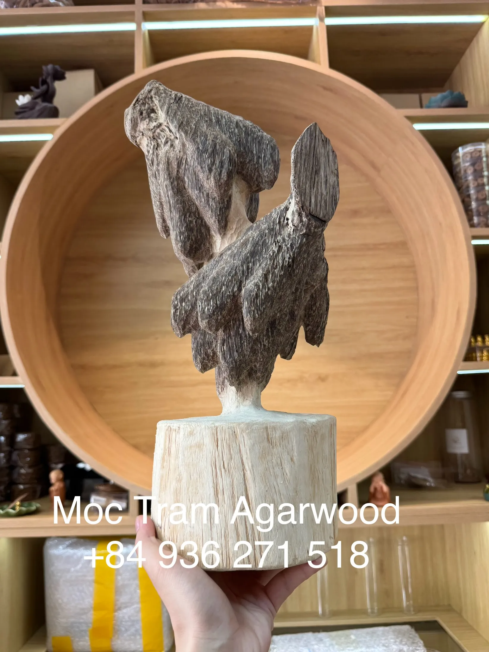 Vietnamese Agarwood Decoration – Cultivated Oud Sculpture 39cm with Natural Oil Content