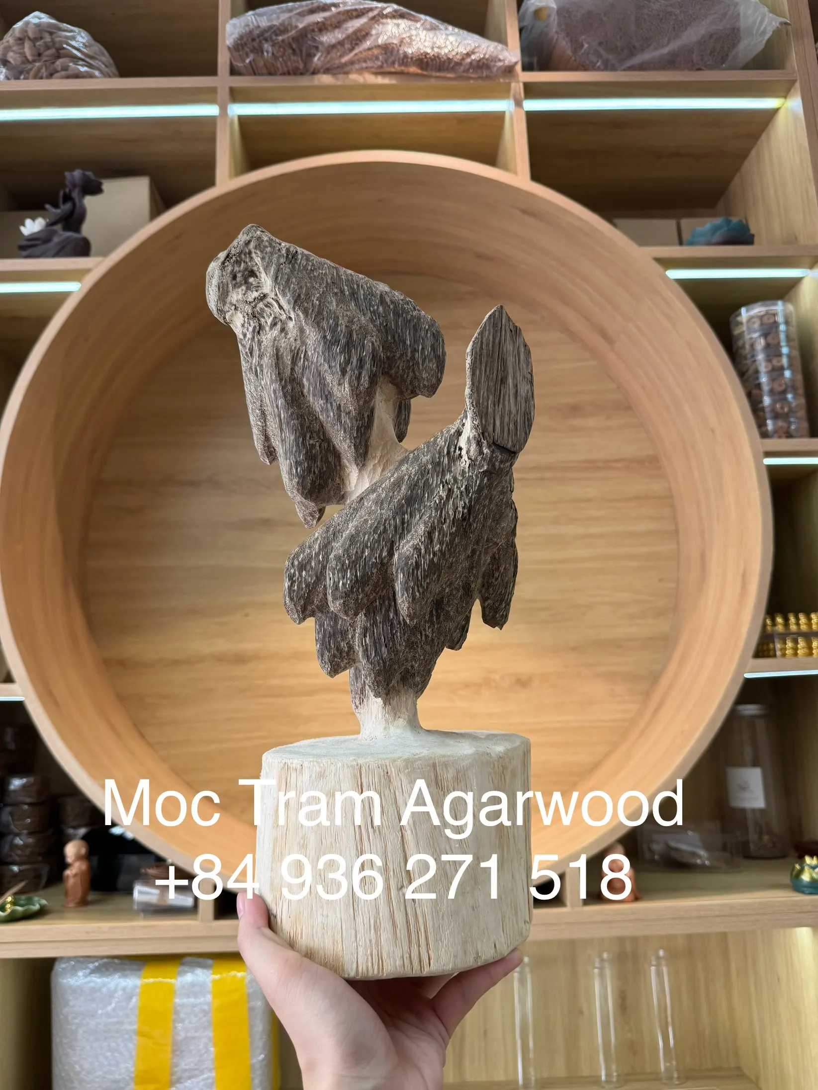 Vietnamese Agarwood Decoration – Cultivated Oud Sculpture 39cm with Natural Oil Content