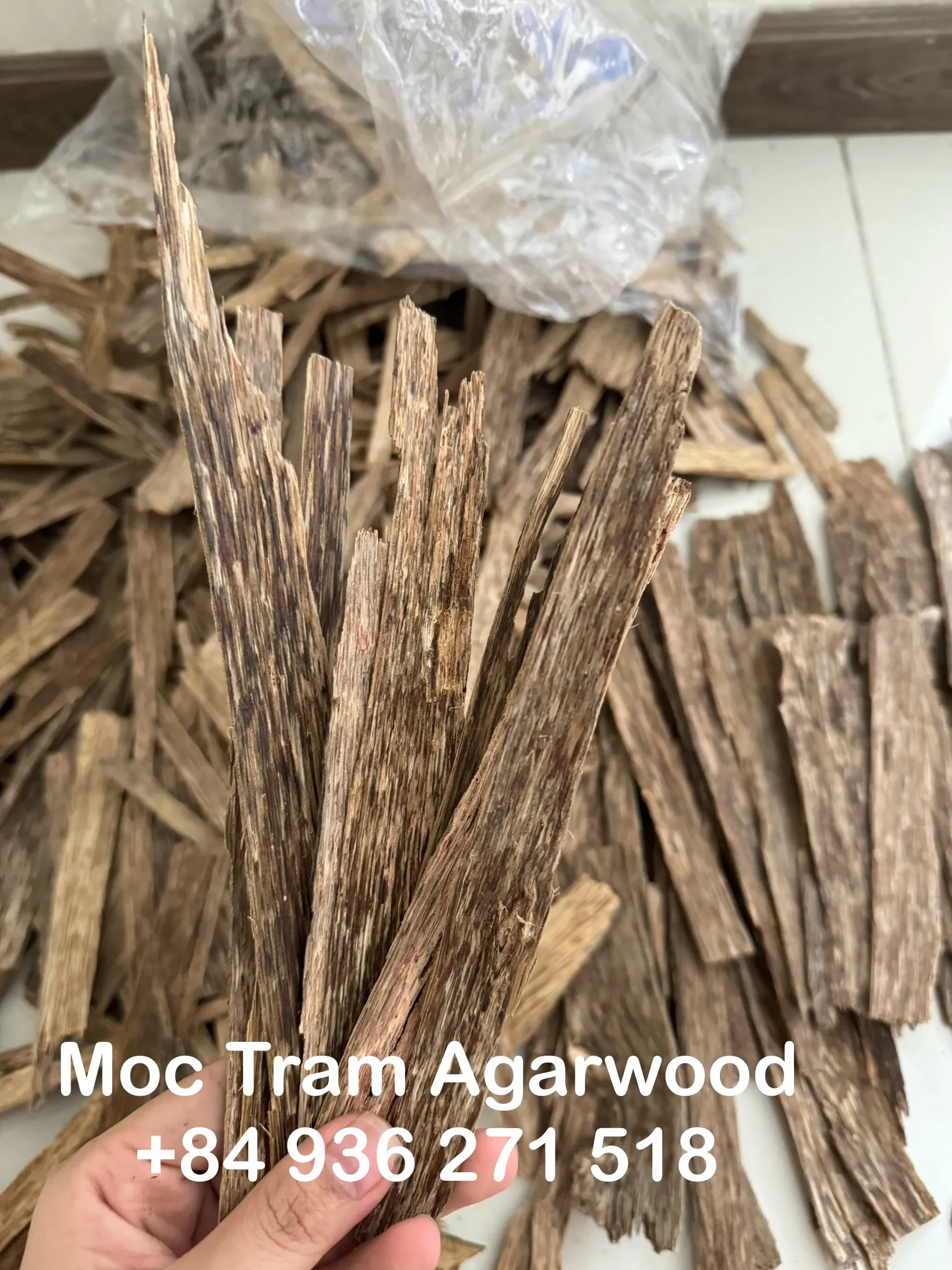 Natural Agarwood Chips – Vietnamese Oud for Home Fragrance &amp; Space Cleansing (Tram Sanh)