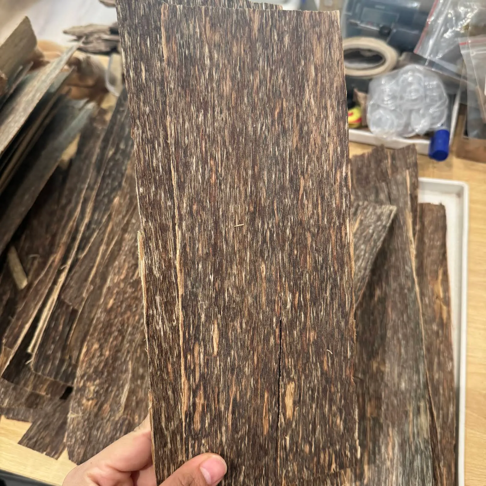 Premium Flat Agarwood Chips – One-Side Oil Vietnamese Oud (VIP Grade)