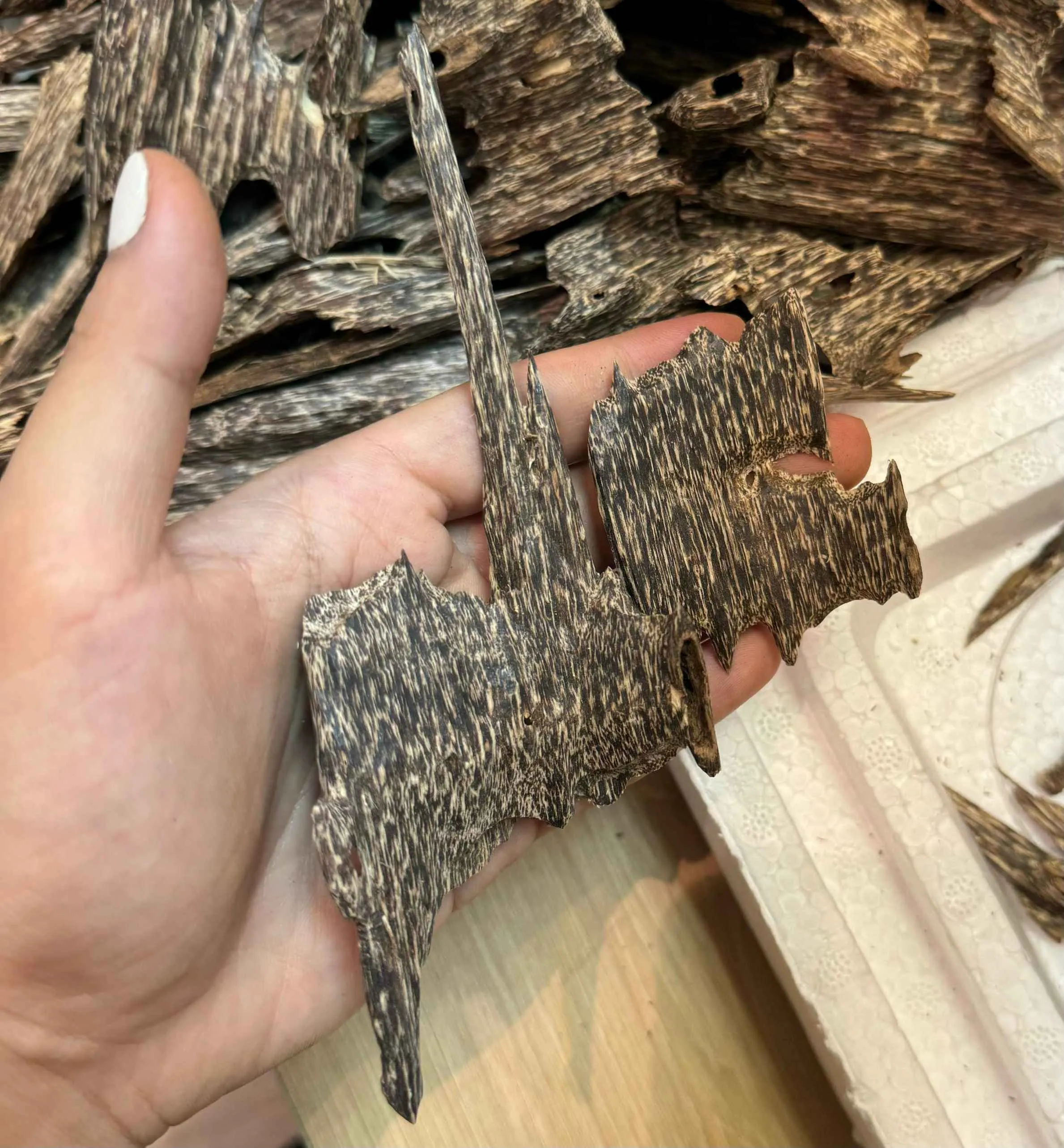 Premium Kien Kim Agarwood Chips – High-Grade Vietnamese Natural Agarwood (Top-Tier Oud Selection)